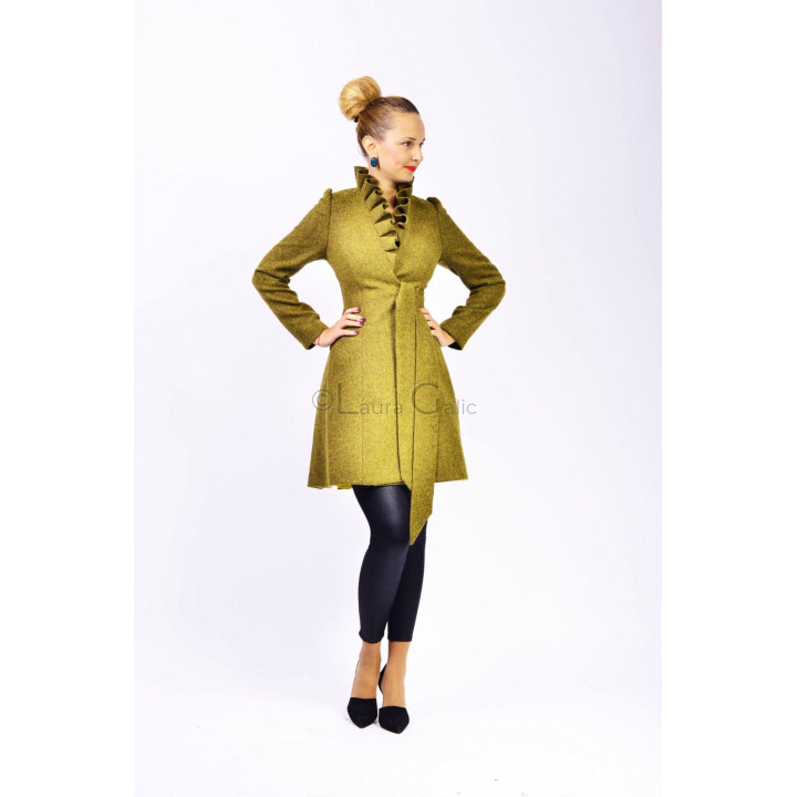 Full-length Lena 2 olive-green coat with ruffled collar, fitted waist and long sleeves