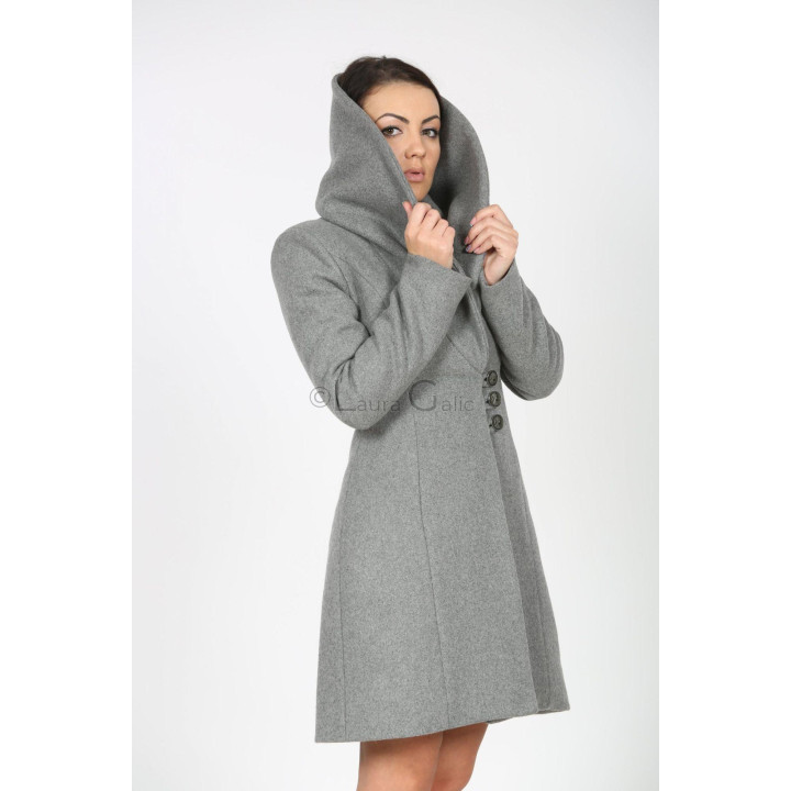 Palton Linda 2 purtat cu gulerul înalt ridicat și închidere cu nasturi