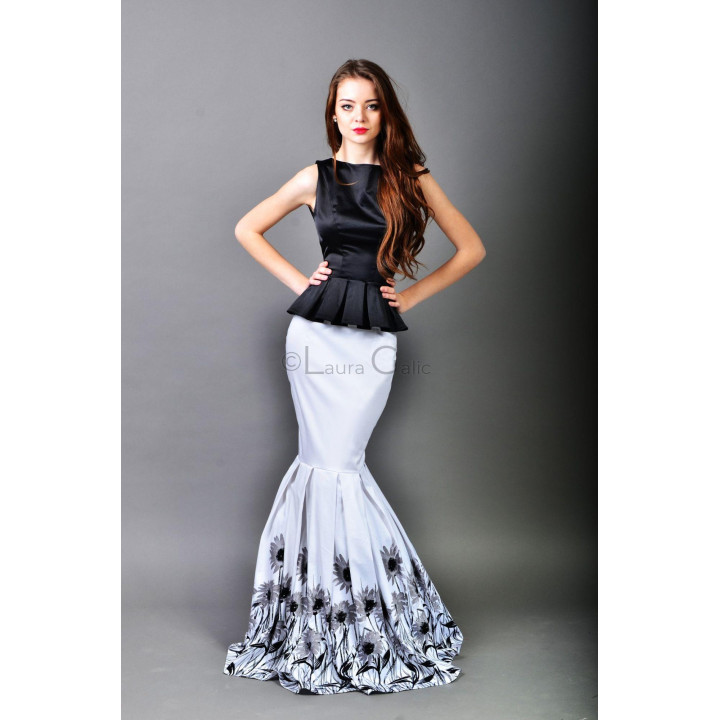 Front view of the Sânziana dress with a defined waist and flared floral skirt