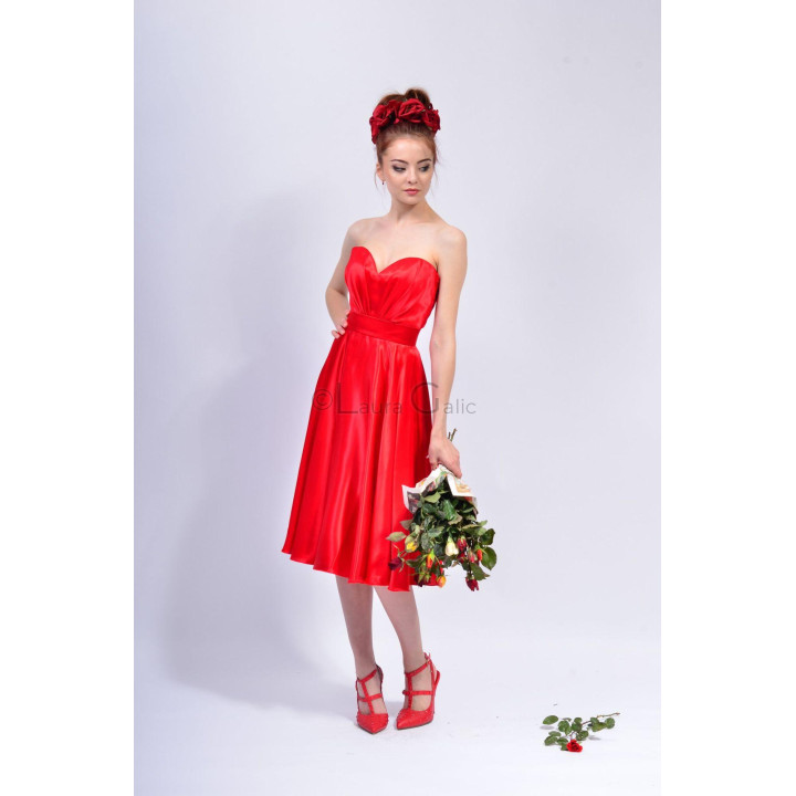Rochie Alma 5 roșie văzută din față, cu corset plisat și fustă amplă