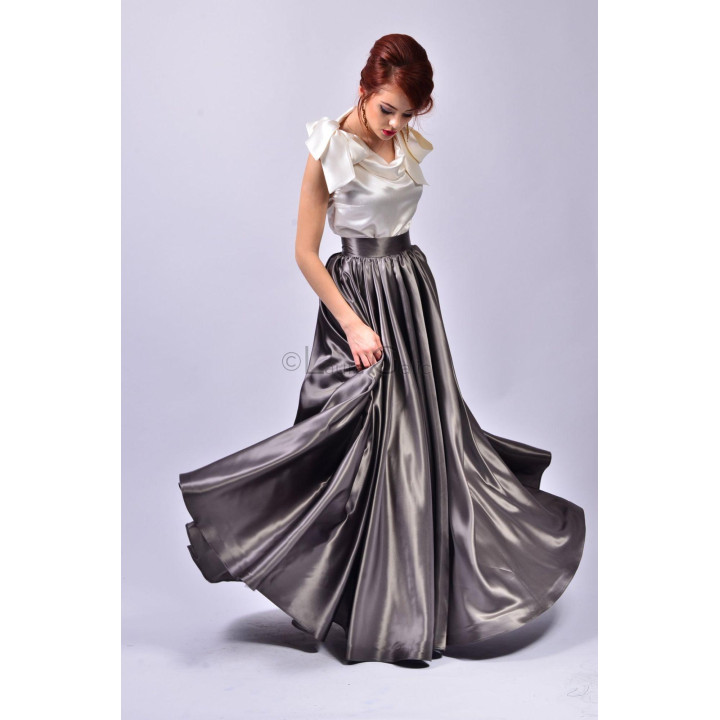 Full-length Denisa skirt spread into generous flowing folds