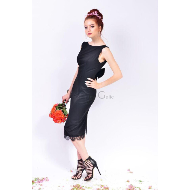 Rochie Lolita 2 cu decolteu larg, bretele late și croială cambrată, vedere din față