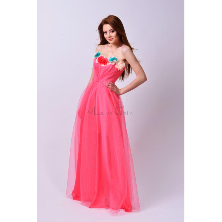 Rochie Alma Tulle roz, lungă, cu fustă amplă din tulle și flori multicolore la decolteu