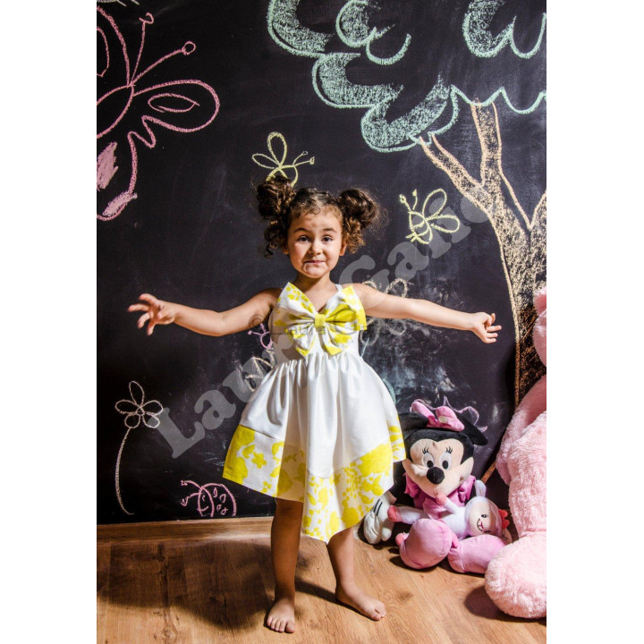 Rochie de fetiță Ambra Mini cu bretele subțiri și tiv floral galben