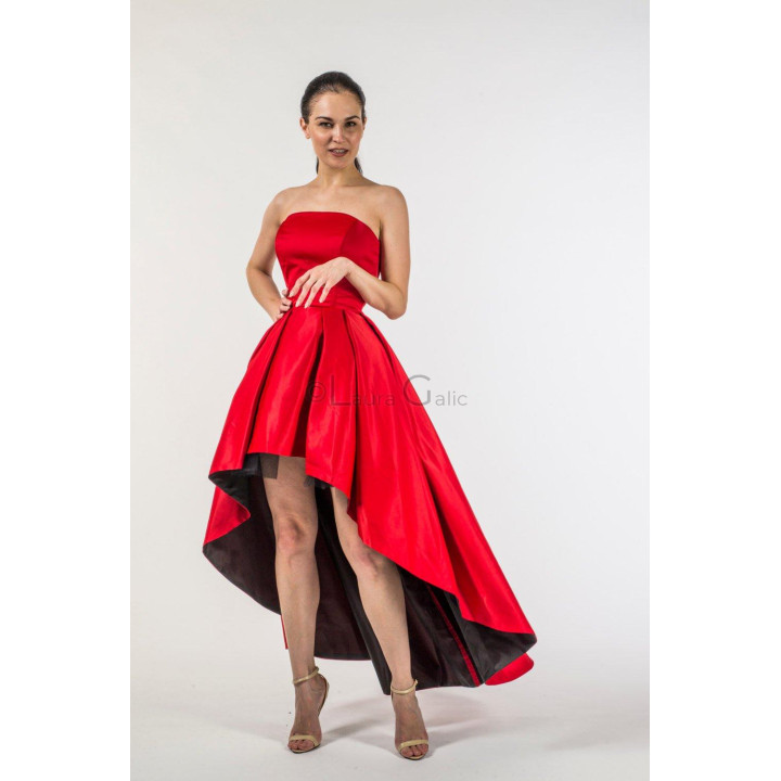 Rochie Lorena roșie fără bretele, cu fustă asimetrică și strat negru