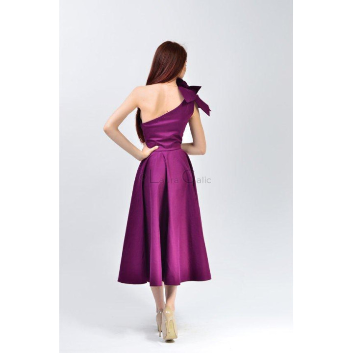 Back of the purple Izaura 6 dress with an asymmetric neckline and full skirt