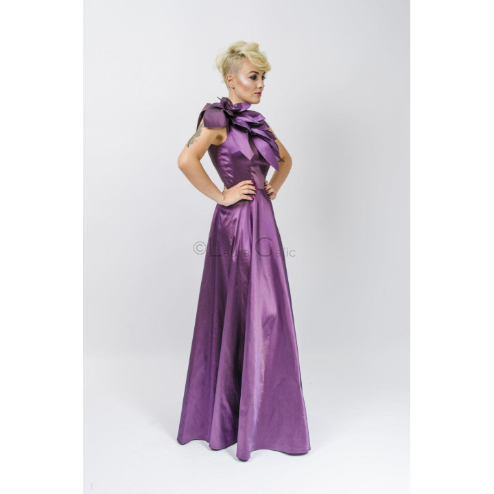 Side view of the Izaura 5 taffeta dress showing its one-shoulder cut and floor-length skirt