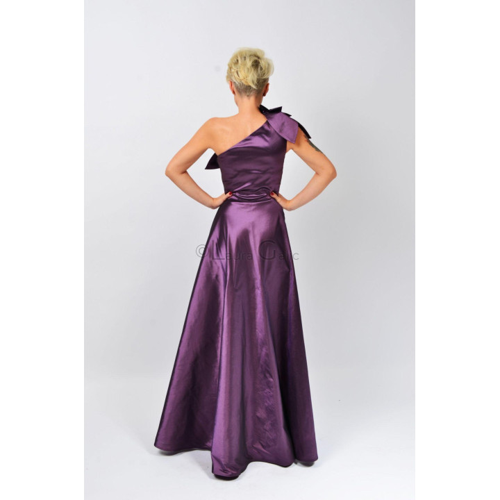 Back view of the Izaura 5 long violet dress with an asymmetric neckline and defined waist