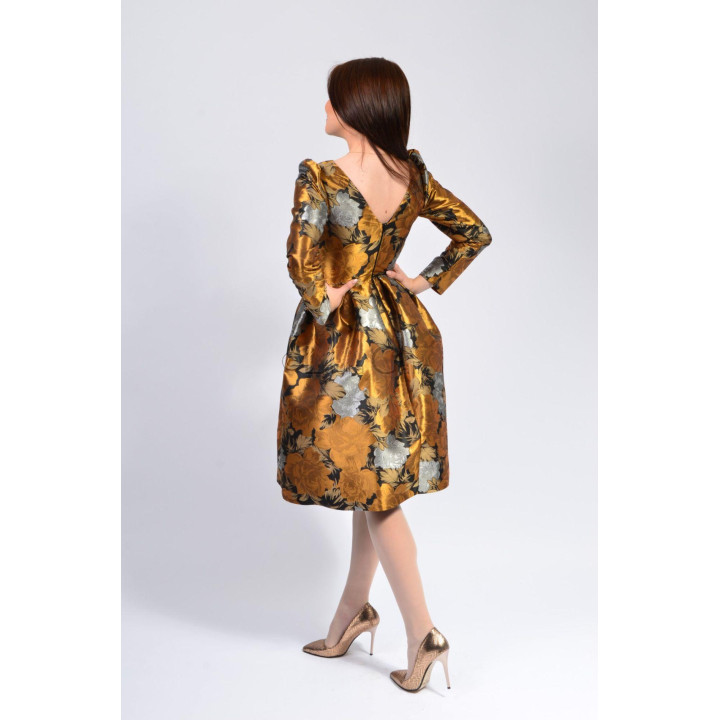 Rochie Celine 2 văzută din spate, cu decolteu în V și fermoar