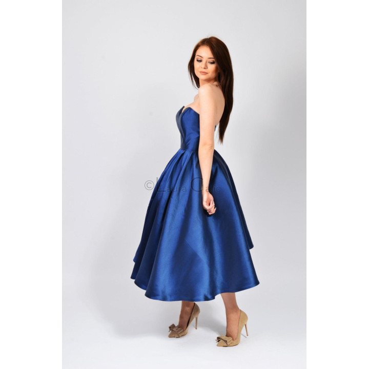 Side view of the blue Loredana 2 midi dress and its flared skirt