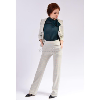Pantaloni drepți de damă în carouri deschise, cu talie înaltă și craci lungi