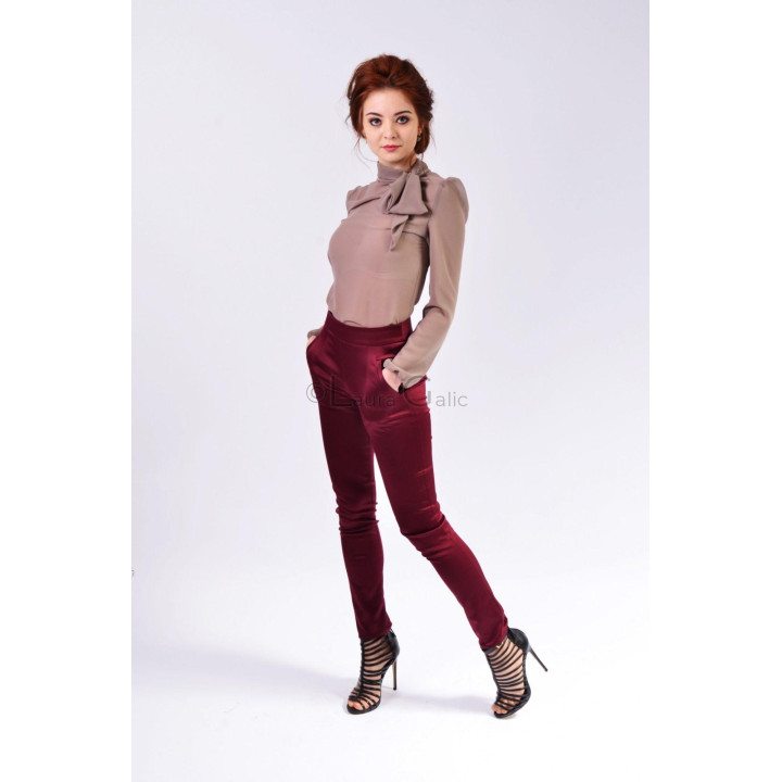 Pantaloni damă mulați vișinii cu talie înaltă și buzunare frontale
