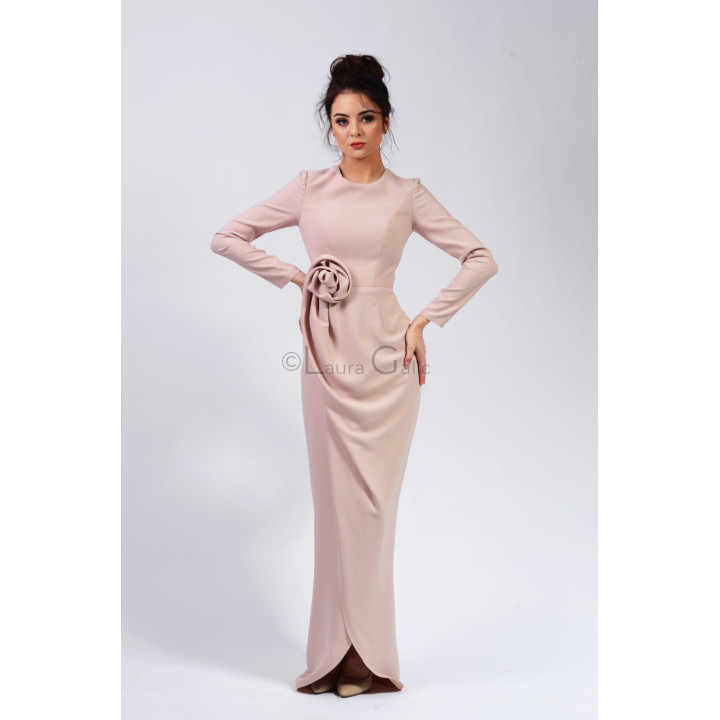 Rochie Paloma cu mâneci lungi, croială cambrată și detaliu floral supradimensionat