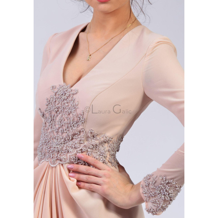Close-up of the Charlote 3 V-neckline and beaded bodice appliqué