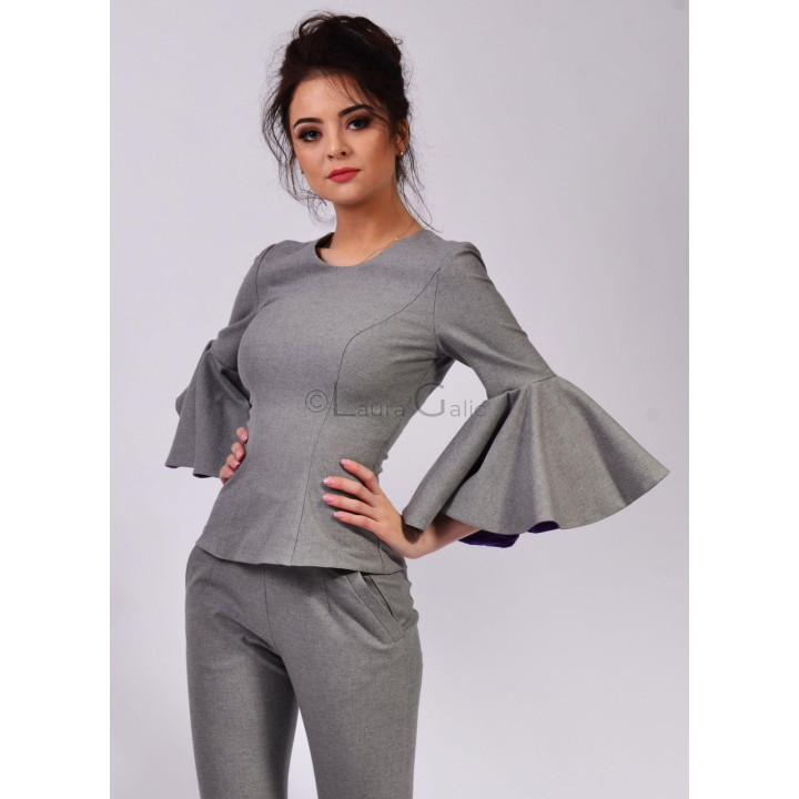Bluză damă Ioana gri, cu croială cambrată și mânecă amplă evazată