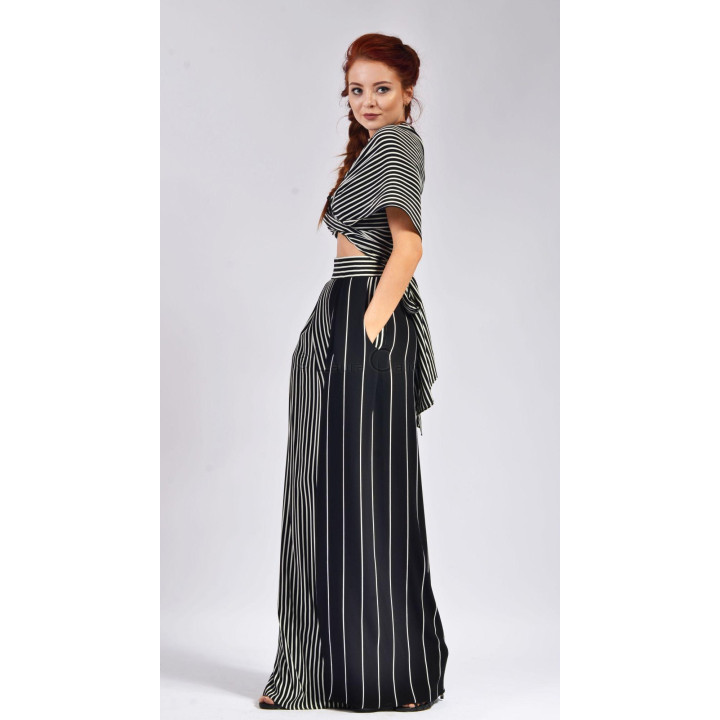 Side view of John 2 wide-leg trousers showing a side pocket and striped panels