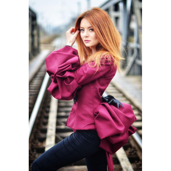 Sacou Olivia fucsia cu mâneci bufante ample și croială cambrată