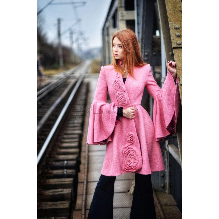 Pink Ligia 3 women's coat with a fitted waist, flared sleeves and a full hem