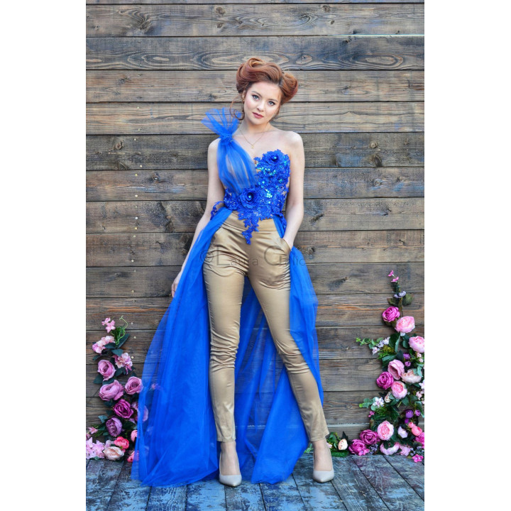 Corsetul Amadeea cu dantelă florală și trenă amplă din tul albastru