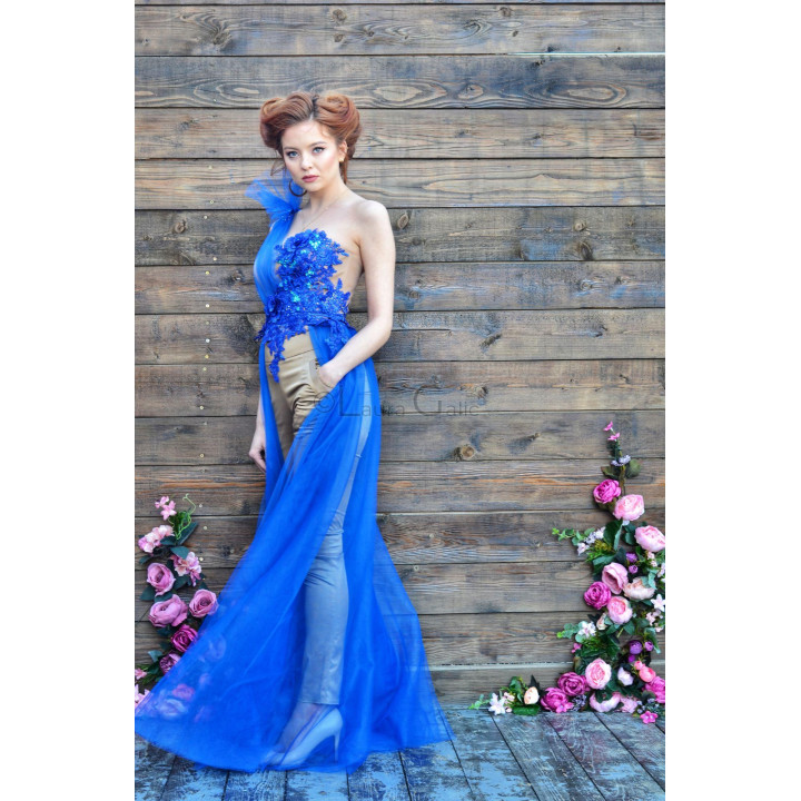 Side view of the Aadeea blue floral corset and champagne trousers