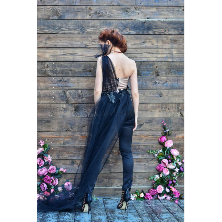Back view of the Evolette corset and its long tulle train