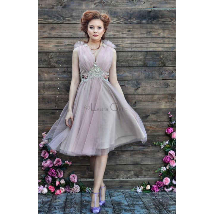 Rochia midi din tulle Summer în roz pudrat, cu fustă amplă și aplicație decorativă la talie