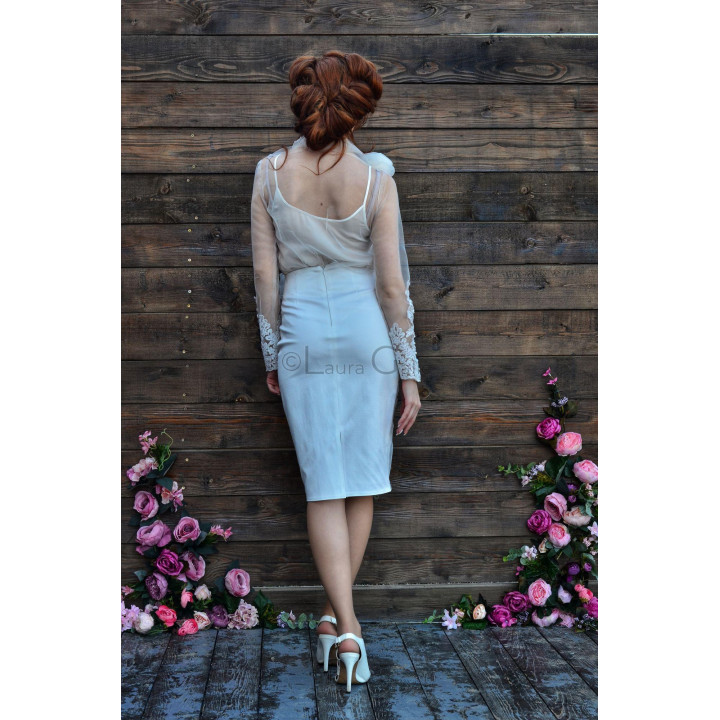Spatele bluzei Donatela din tulle transparent, cu mâneci lungi