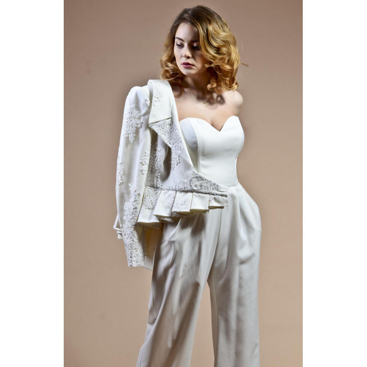 Salopeta albă Sonia cu bustieră fără bretele și pantaloni palazzo