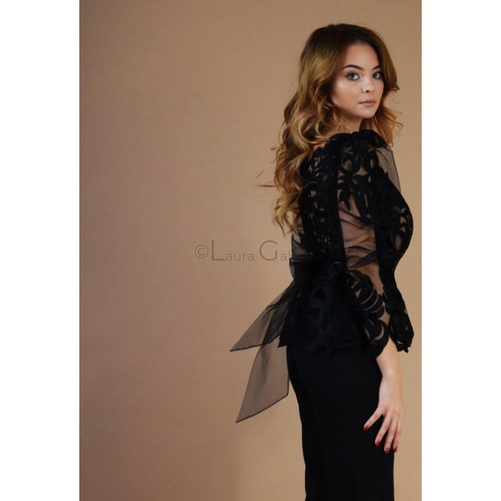 Side detail of the black lace blouse from the Diana 2 set