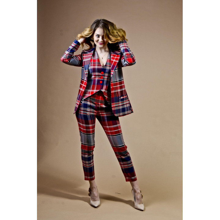Costum damă Ramona 2 cu sacou cambrat cu nasturi roșii și pantaloni în carouri