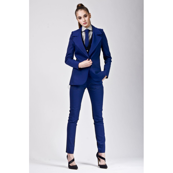 Ramona jacket with broad lapels and a single-button front closure