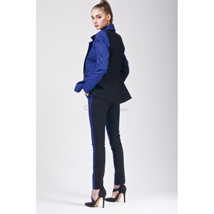 Back view of the Ramona jacket with a black central panel and blue sleeves