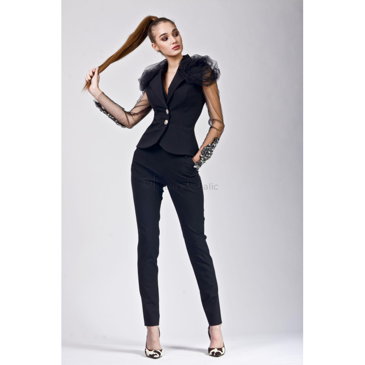 Aurelia women's suit with fitted jacket and slim black trousers