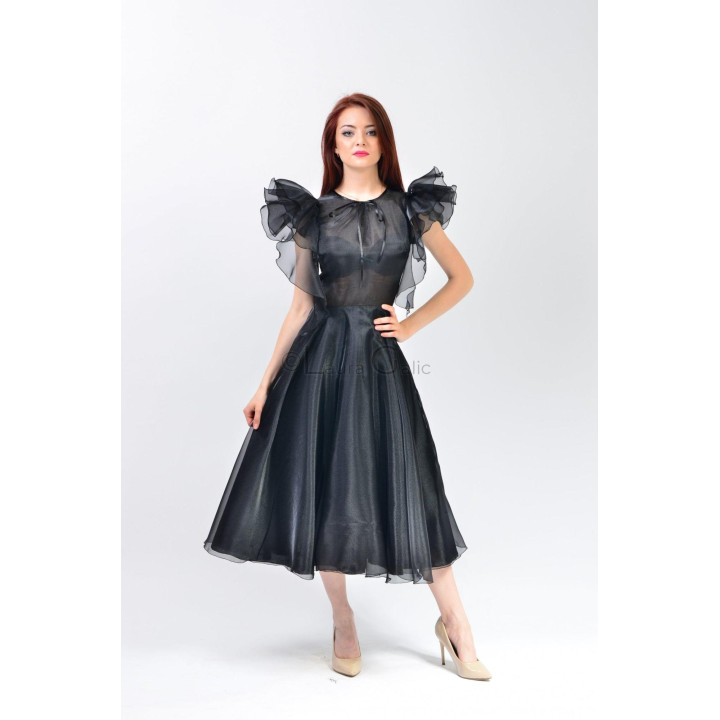 Aliona dress with a round neckline and layered shoulder ruffles
