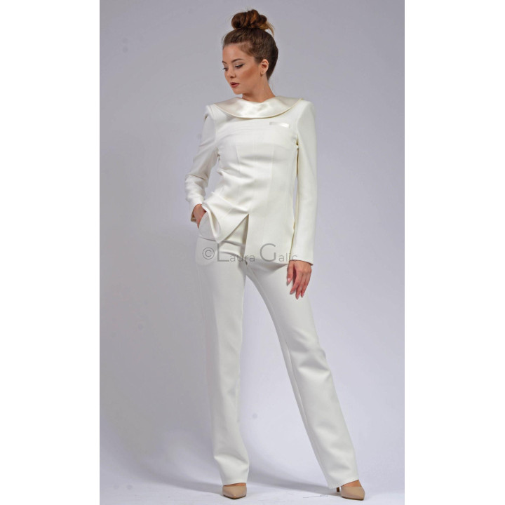 Iasmina suit