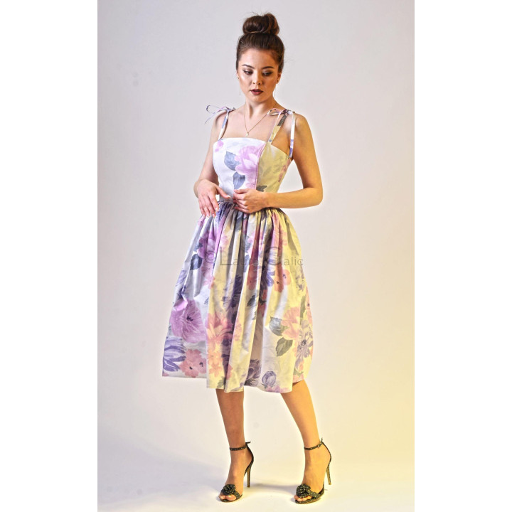 Dalma women's dress with a pastel floral print and gathered, voluminous skirt