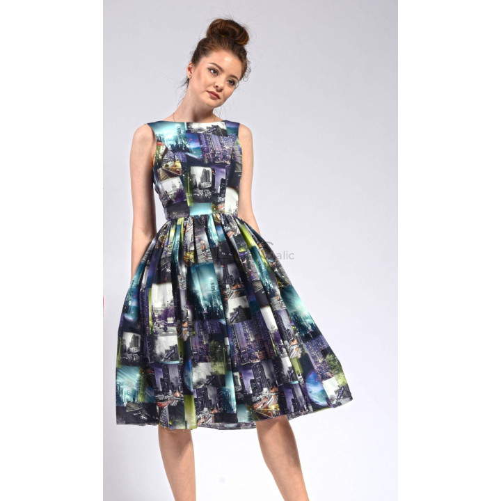 Rochie midi Gina Urban cu imprimeu urban multicolor și fustă amplă plisată