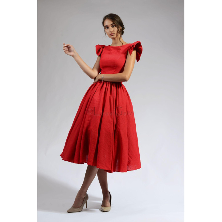 Full-length Lidia red dress with a defined waist and gathered midi skirt