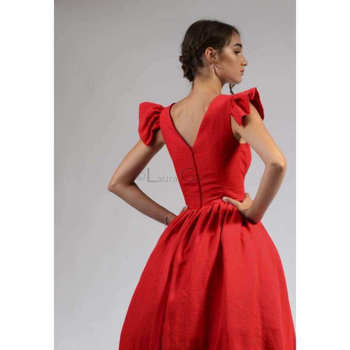 Back of the Lidia dress with a V-shaped neckline and zip fastening