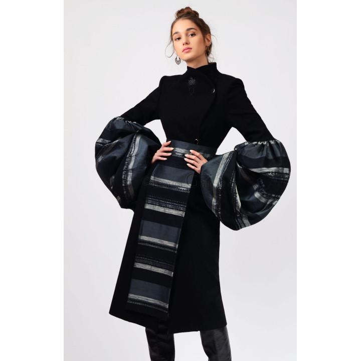 Palton Catinca din lână, cu șorț din organza și mâneci ample cu dungi