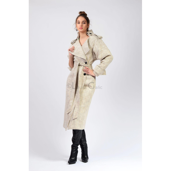 Tudora women's wool coat with a raised collar and black buttons