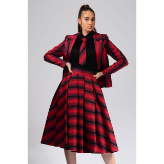 Costum damă Ava 3 cu sacou și fustă amplă în dungi roșii și negre, cămașă neagră și cravată asortată