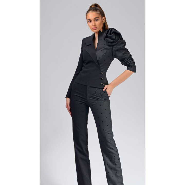 Melinda 2 bicolor women's suit with fitted jacket, oversized shoulder flower and straight-leg trousers
