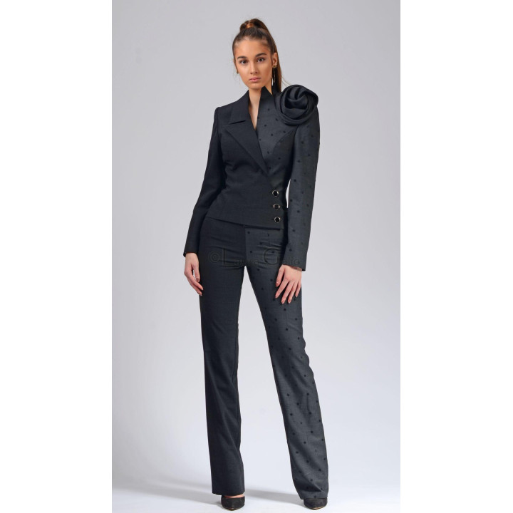Costum de damă Melinda 2 cu design bicolor negru și gri antracit, decorat cu buline