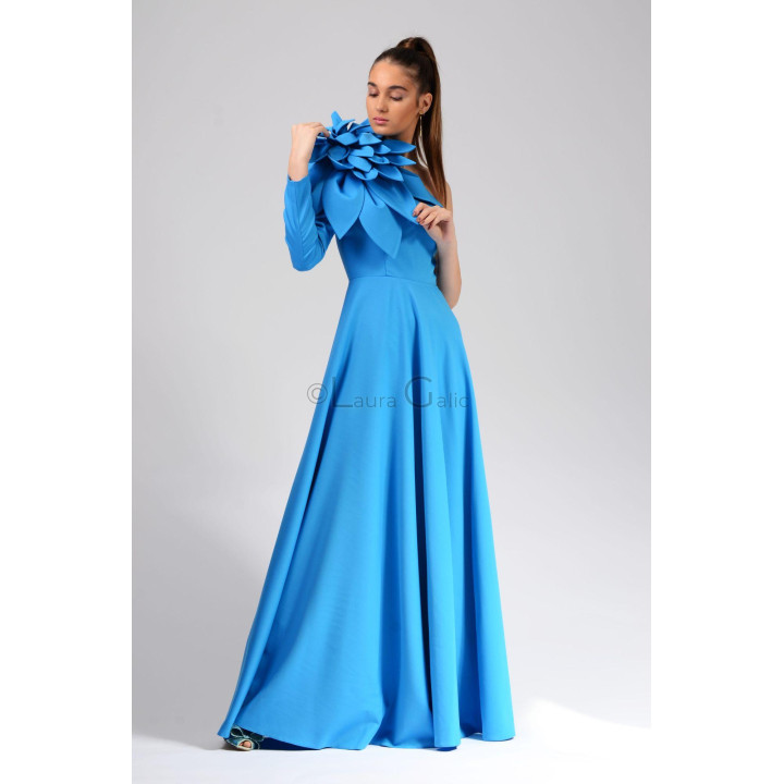 Diedra dress with a large shoulder flower, one long sleeve and a voluminous floor-length skirt