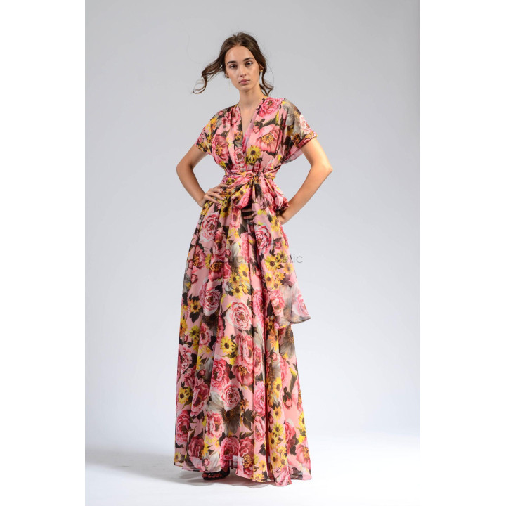 Rochia Agnes 2 floral purtată cu mâneci scurte și cordon legat în talie