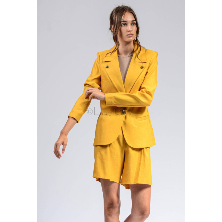 Costum Ramona cu sacou cu rever, mâneci lungi și pantaloni scurți