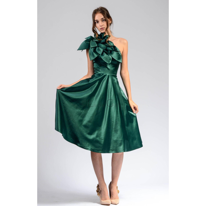 Izaura 5 midi dress with a fitted bodice and flared skirt held out to the side