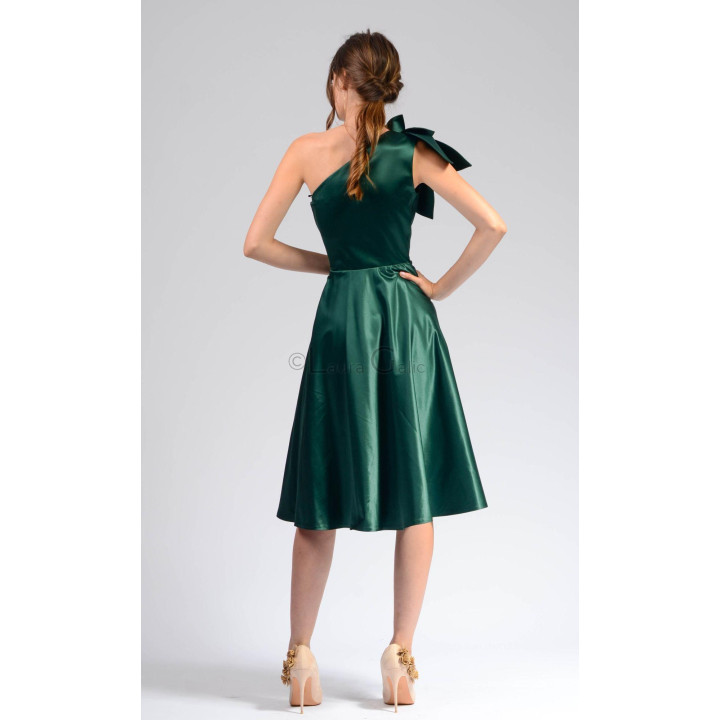 Back view of the Izaura 5 dress showing its asymmetric cut and full midi skirt