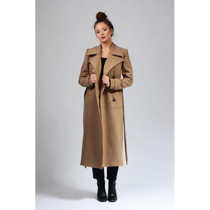Romanita 3 wool coat worn open to show its wide lapels and buttons